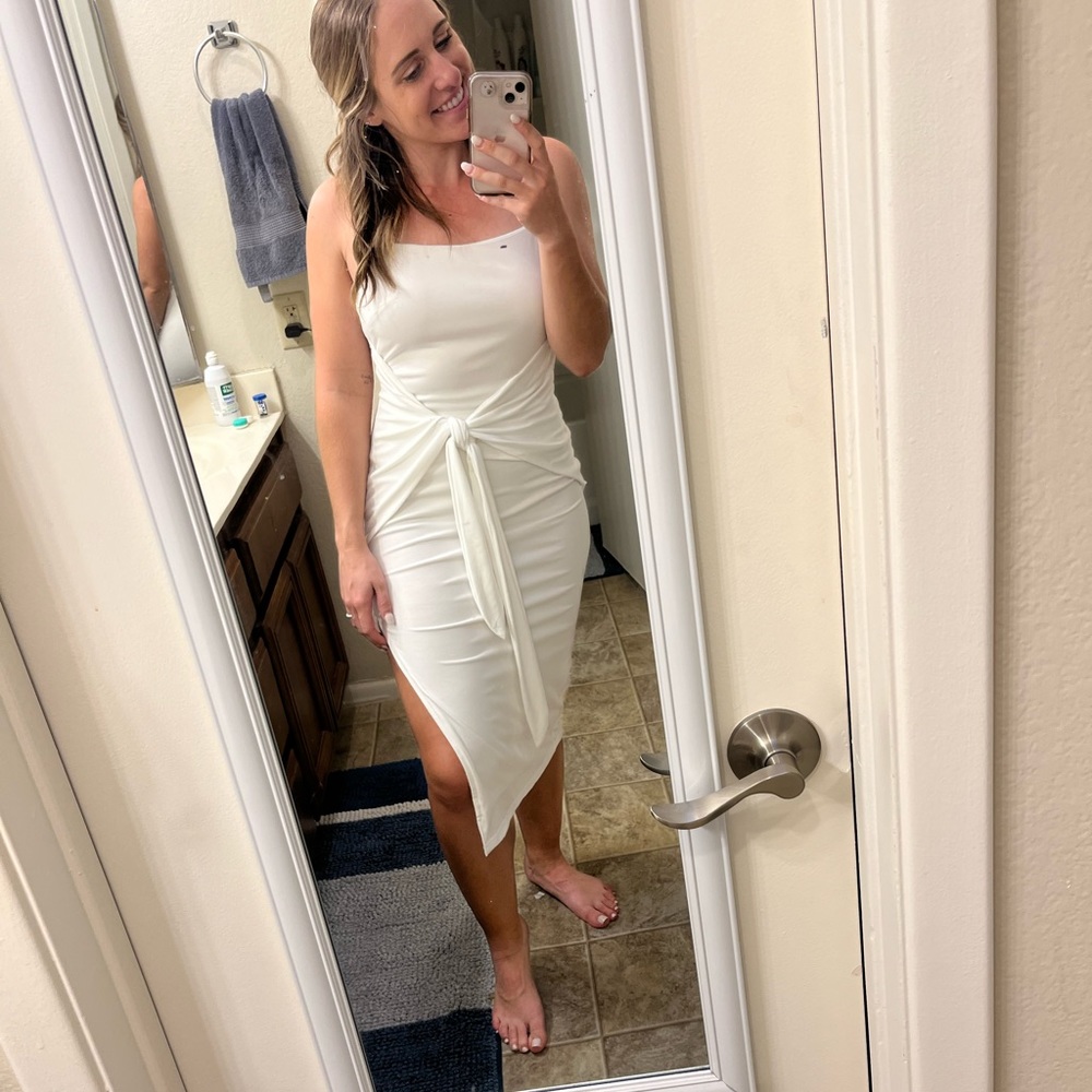 Selfie Leslie white midi dress